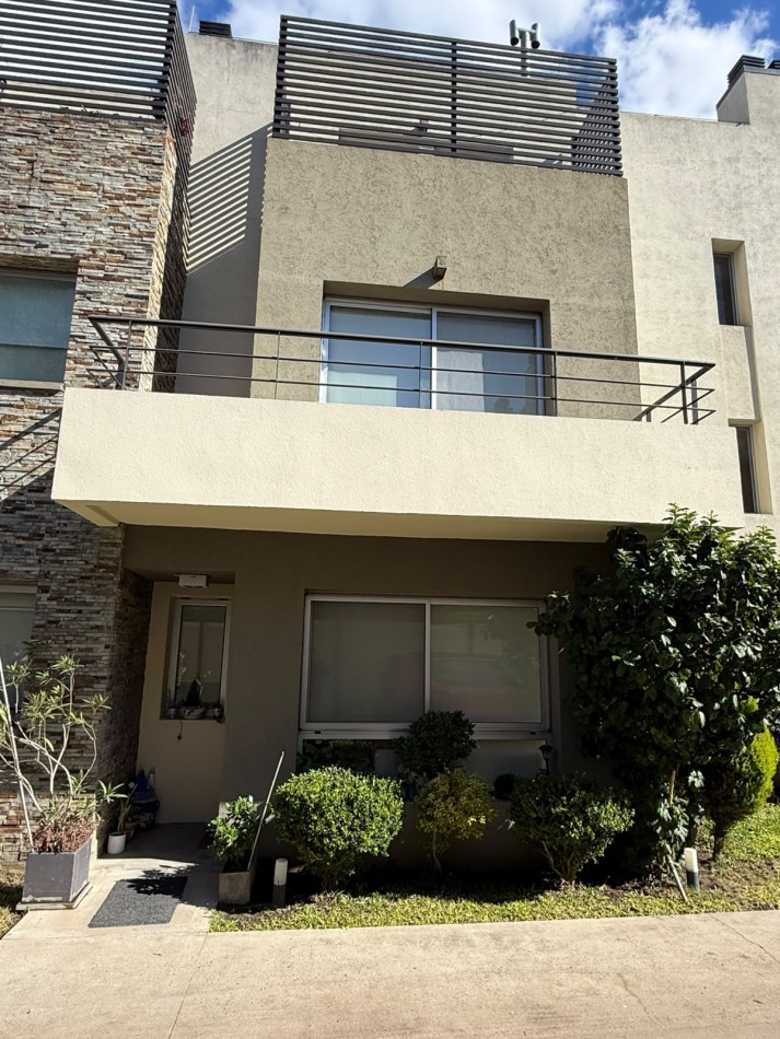 Triplex en Venta - Con Cochera, Balcon y Amenities