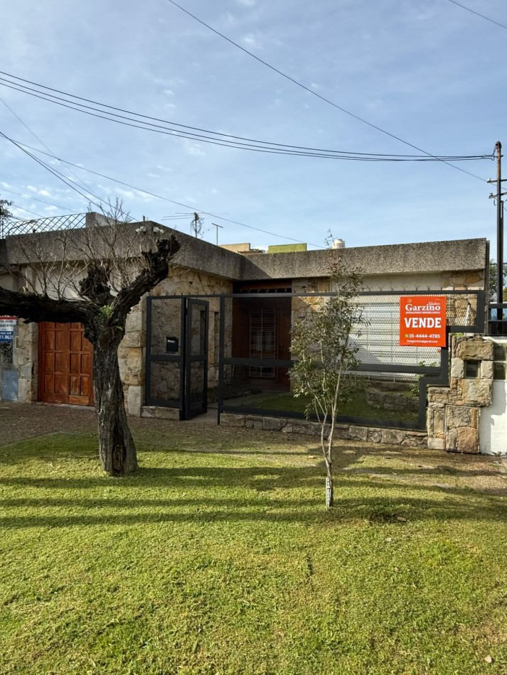 Casa de 3 Ambientes en Venta - Quilmes Oeste
