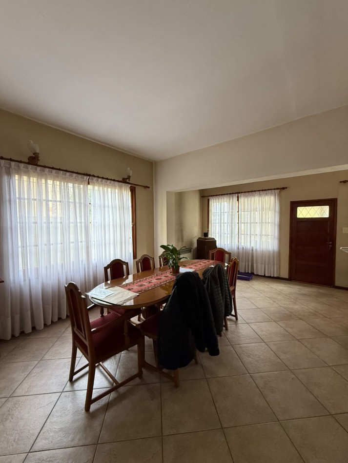 Casa de Alto Nivel Estilo Ingles - Elegancia, amplitud y espacios para disfrutar