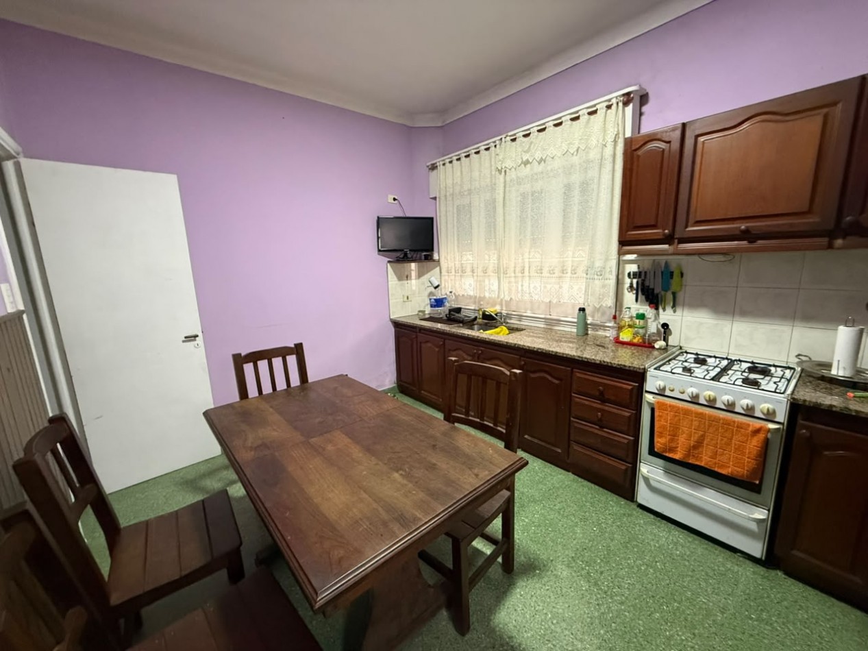 Casa con Departamento Independiente y Garage para 3 Autos - Se Escuchan Ofertas