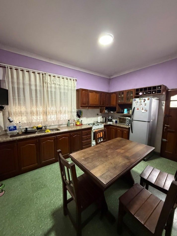 Casa con Departamento Independiente y Garage para 3 Autos - Se Escuchan Ofertas