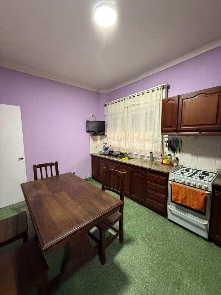 Casa con Departamento Independiente y Garage para 3 Autos - Se Escuchan Ofertas