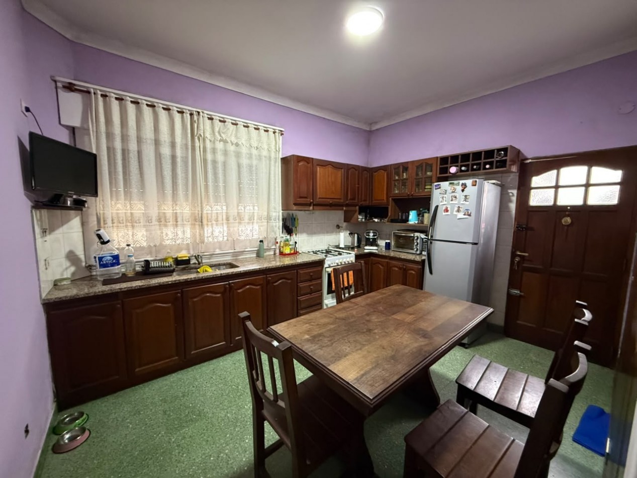 Casa con Departamento Independiente y Garage para 3 Autos - Se Escuchan Ofertas