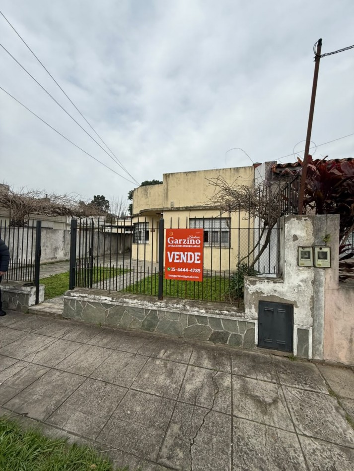 Casa con Departamento Independiente y Garage para 3 Autos - Se Escuchan Ofertas