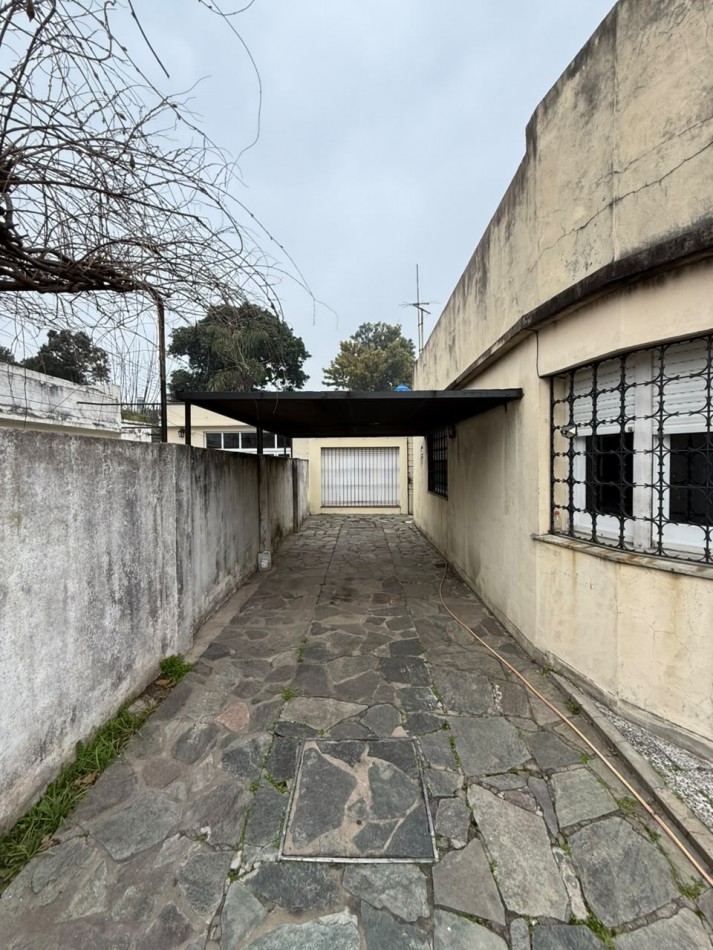 Casa con Departamento Independiente y Garage para 3 Autos - Se Escuchan Ofertas