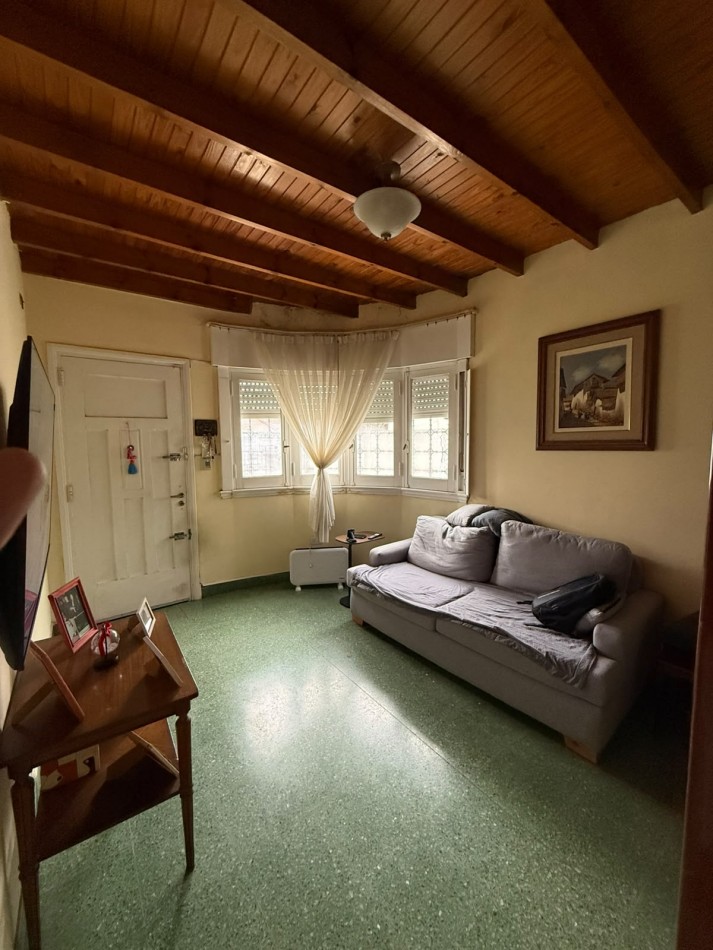 Casa con Departamento Independiente y Garage para 3 Autos - Se Escuchan Ofertas