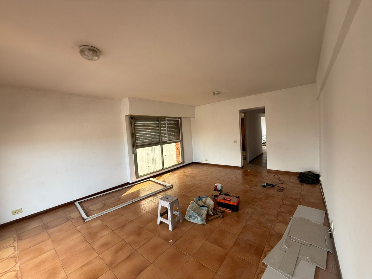 Departamento de 3 Ambientes en Alquiler con Cochera