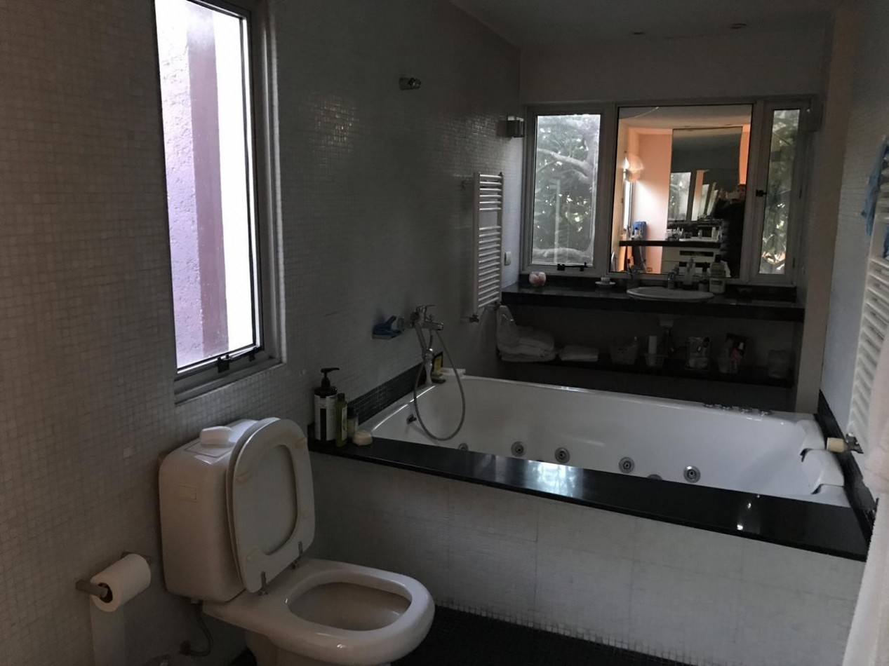 Casa en Venta en Barrio El Aleman - Amplios Ambientes y Excelente Distribucion