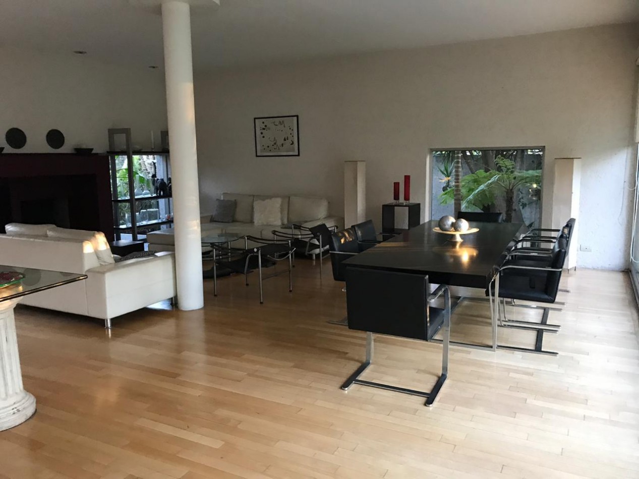 Casa en Venta en Barrio El Aleman - Amplios Ambientes y Excelente Distribucion