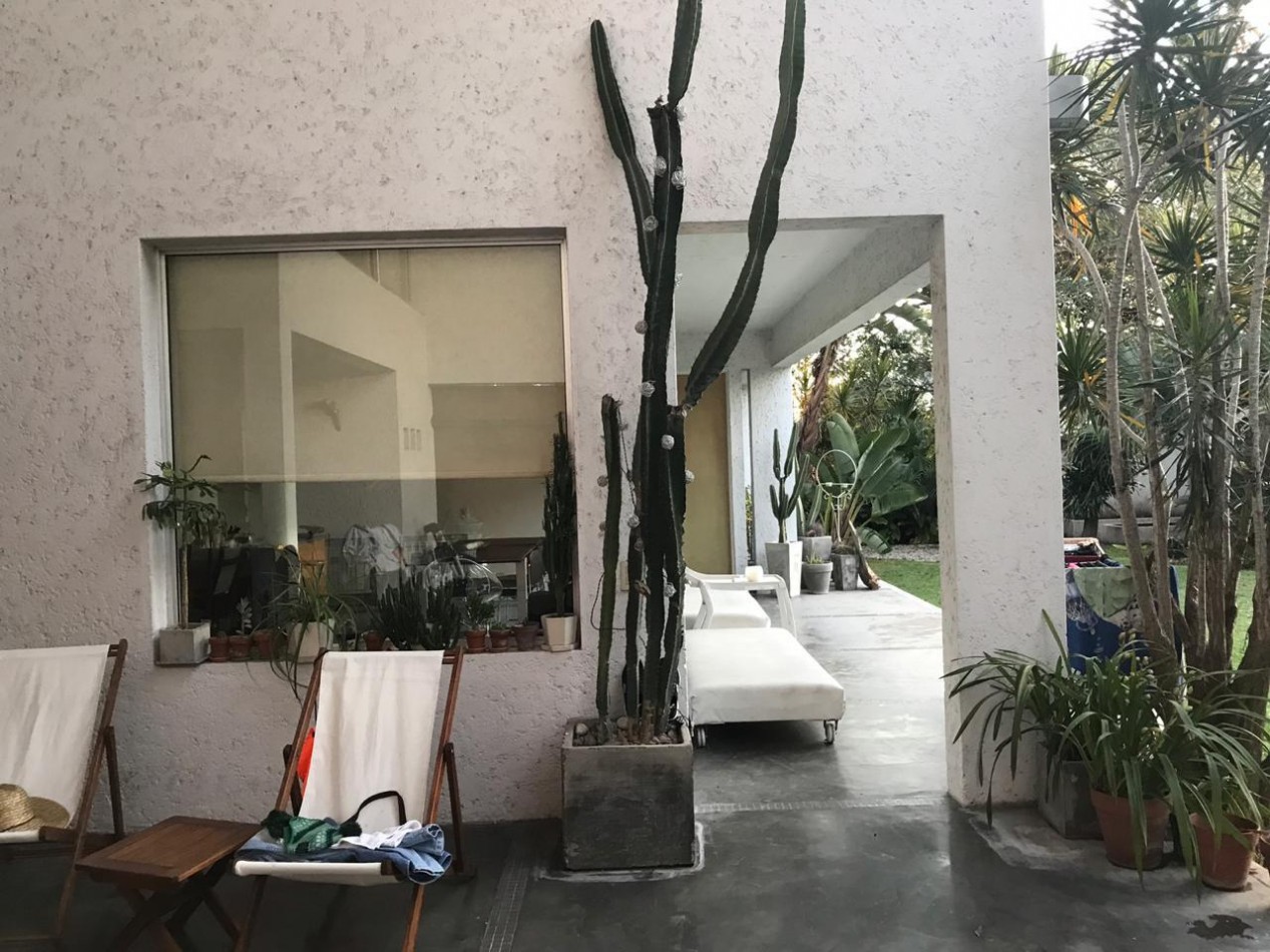 Casa en Venta en Barrio El Aleman - Amplios Ambientes y Excelente Distribucion