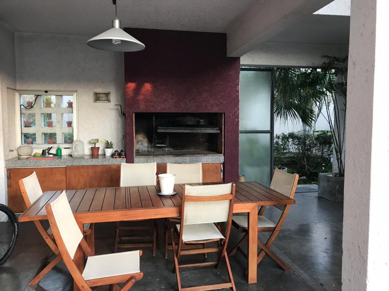 Casa en Venta en Barrio El Aleman - Amplios Ambientes y Excelente Distribucion