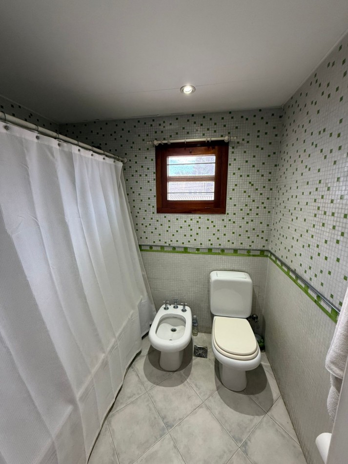 Casa en Venta en Barrio Parque Bernal - Amplia, Funcional y con Gran Parque