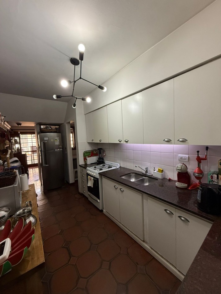 Casa en Venta en Barrio Parque Bernal - Amplia, Funcional y con Gran Parque