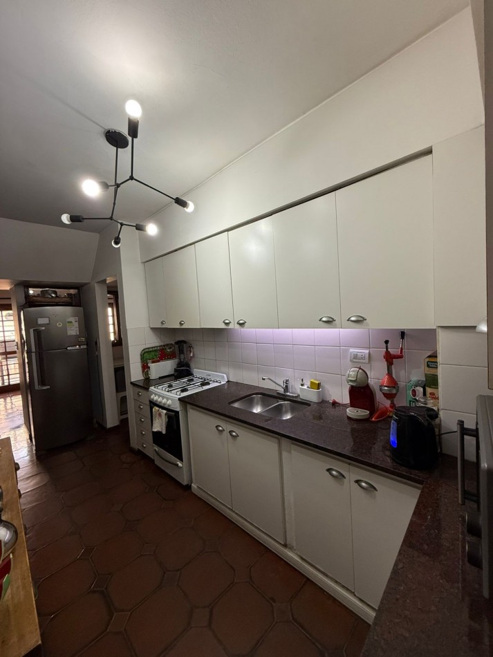 Casa en Venta en Barrio Parque Bernal - Amplia, Funcional y con Gran Parque