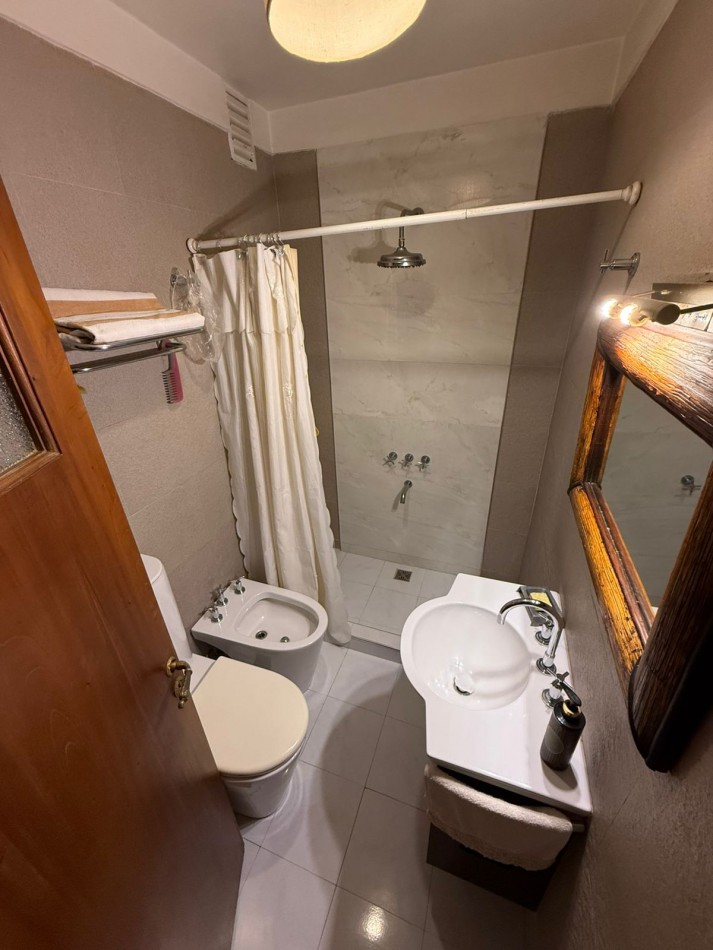 Casa en Venta en Barrio Parque Bernal - Amplia, Funcional y con Gran Parque
