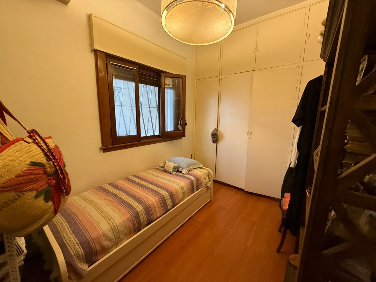 Casa en Venta en Barrio Parque Bernal - Amplia, Funcional y con Gran Parque
