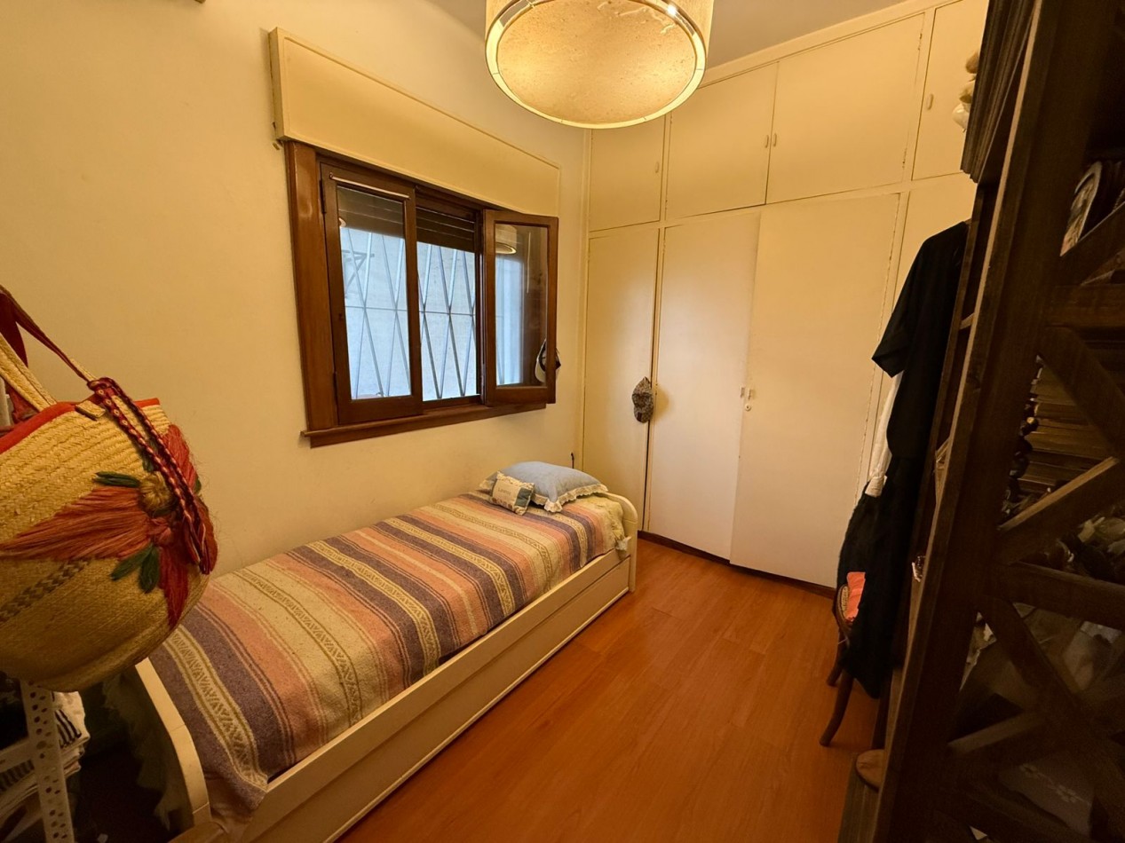 Casa en Venta en Barrio Parque Bernal - Amplia, Funcional y con Gran Parque