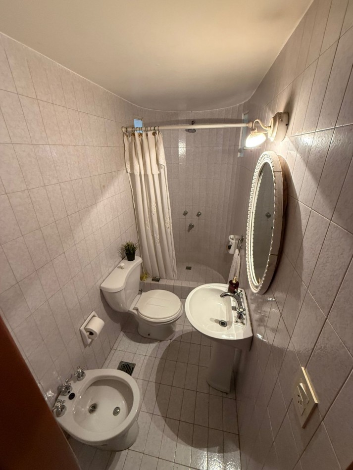 Casa en Venta en Barrio Parque Bernal - Amplia, Funcional y con Gran Parque
