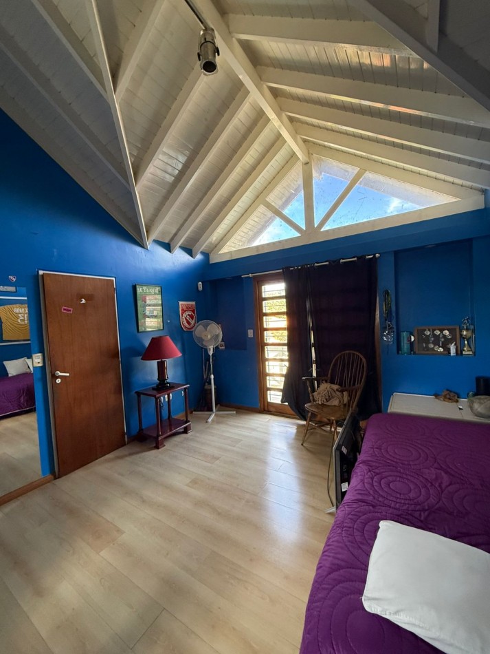 Casa en Venta en Barrio Parque Bernal - Amplia, Funcional y con Gran Parque