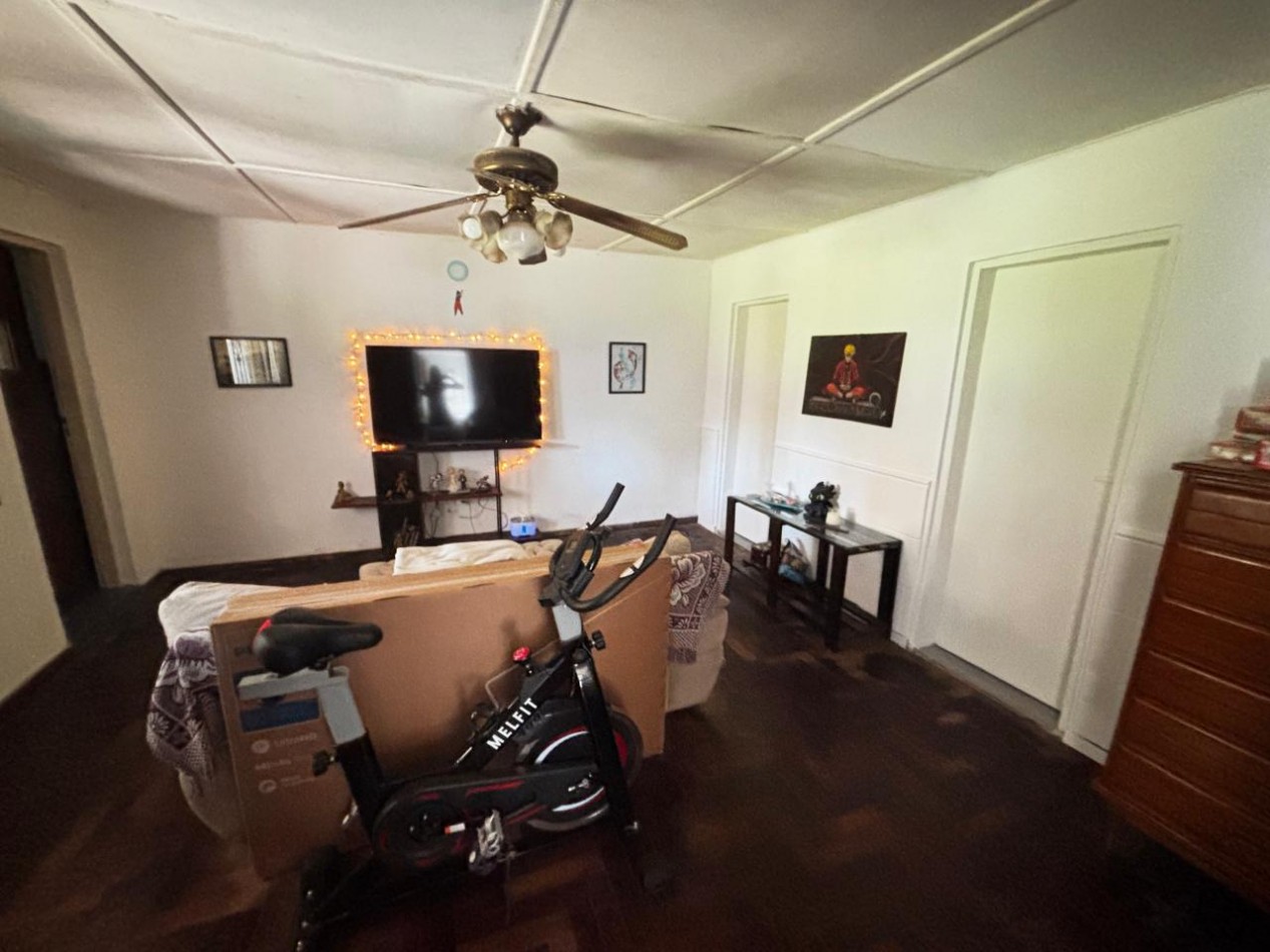 Oportunidad - Casa de 3 Ambientes sobre Amplio Lote