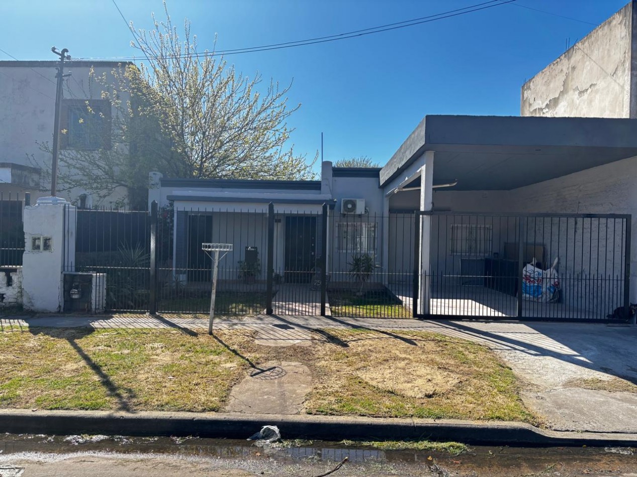 Oportunidad - Casa de 3 Ambientes sobre Amplio Lote