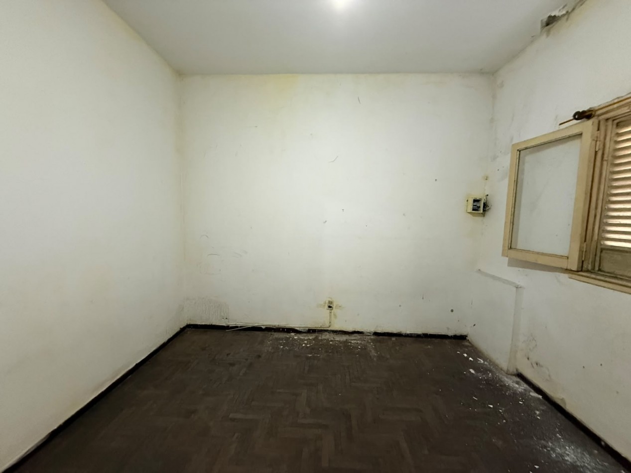 Casa a Reciclar con Cochera - Gran Oportunidad