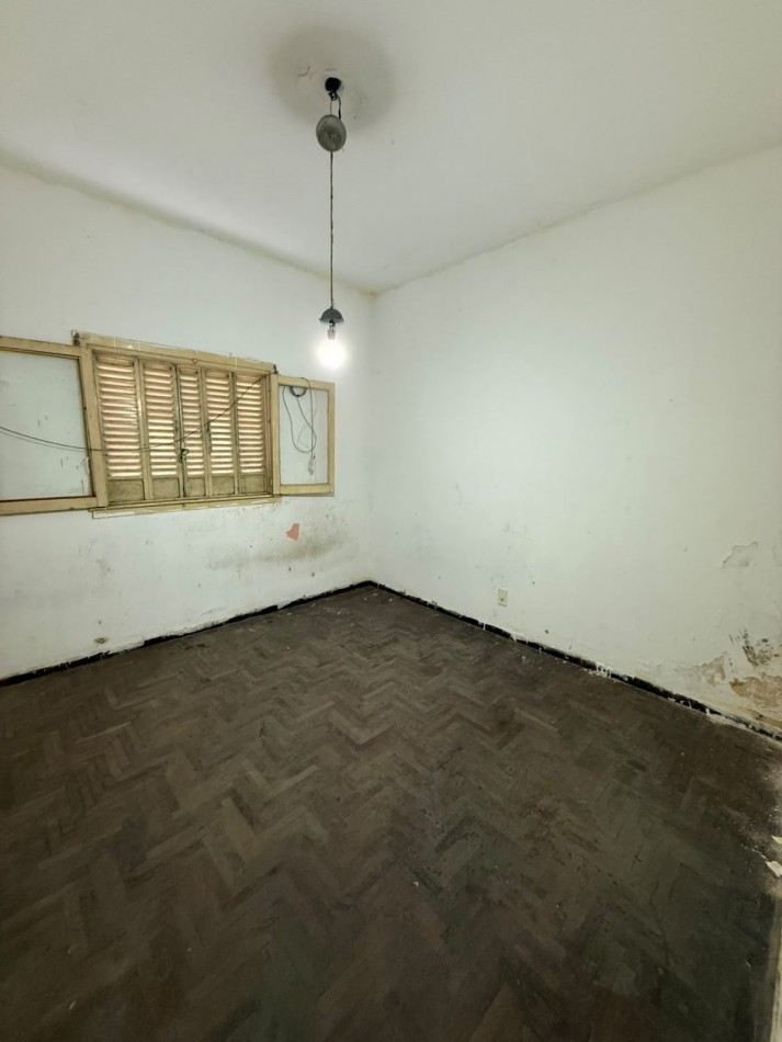 Casa a Reciclar con Cochera - Gran Oportunidad