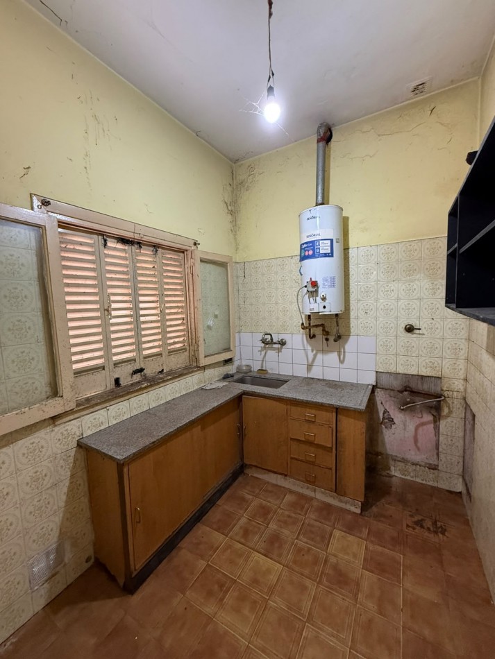 Casa a Reciclar con Cochera - Gran Oportunidad
