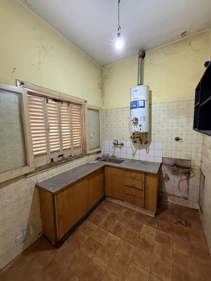 Casa a Reciclar con Cochera - Gran Oportunidad