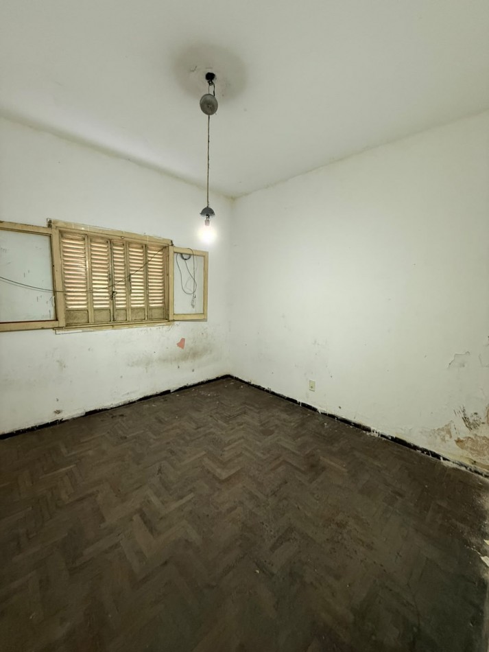 Casa a Reciclar con Cochera - Gran Oportunidad