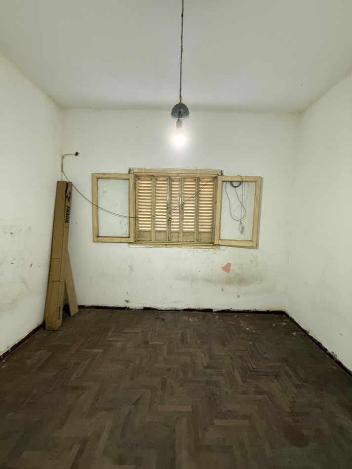 Casa a Reciclar con Cochera - Gran Oportunidad
