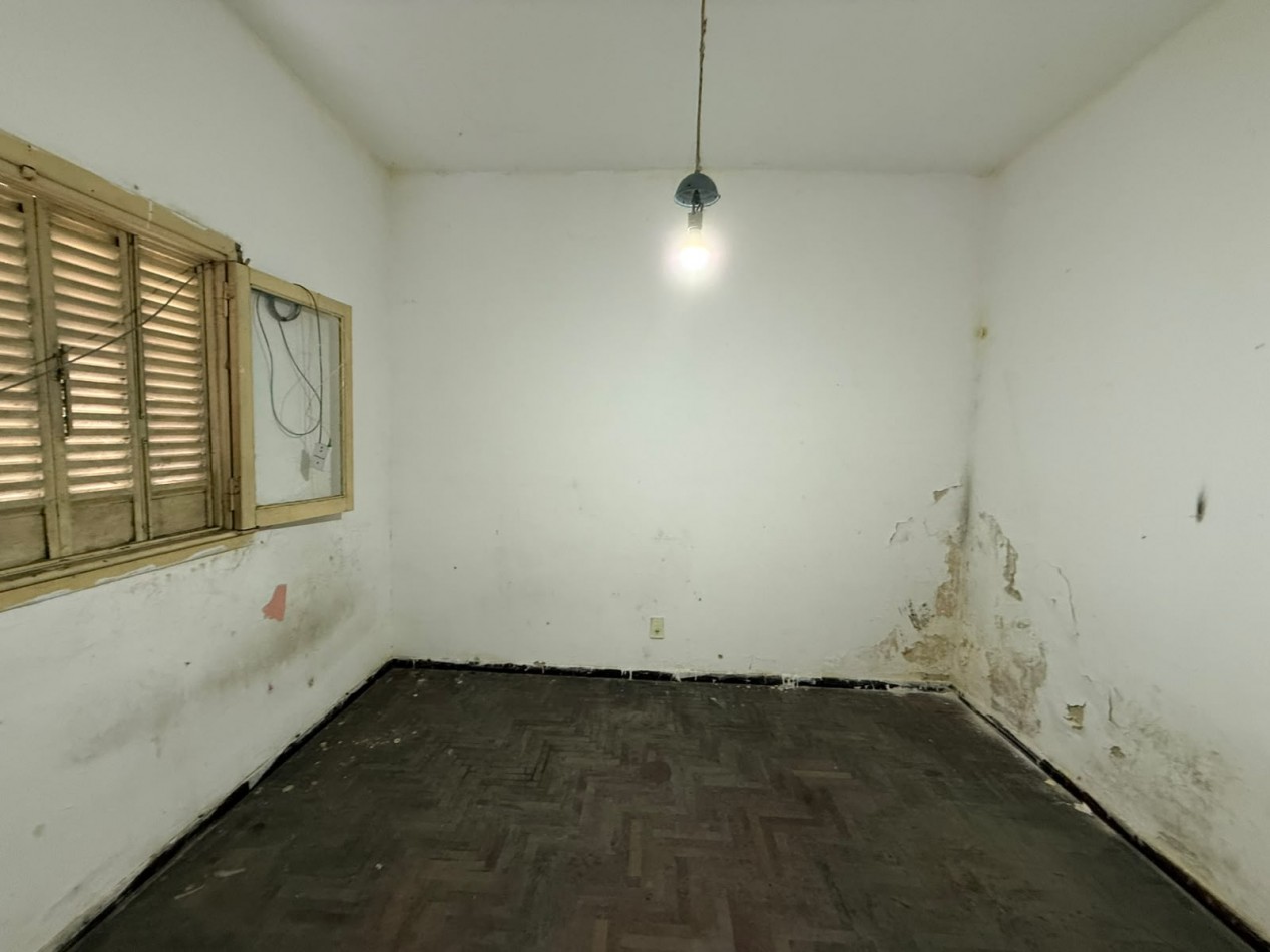 Casa a Reciclar con Cochera - Gran Oportunidad