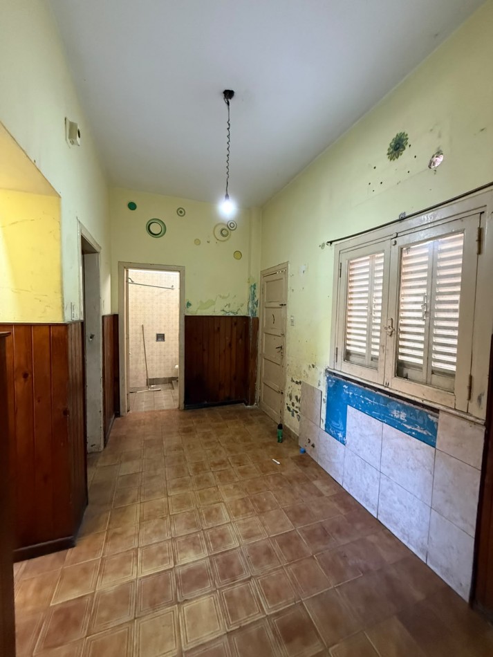 Casa a Reciclar con Cochera - Gran Oportunidad