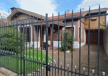 Casa en Venta en Barrio Parque Bernal - Amplio lote y excelentes comodidades