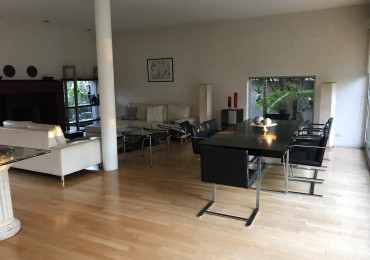 Casa en Venta en Barrio El Aleman - Amplios Ambientes y Excelente Distribucion