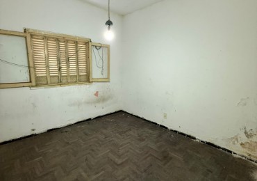 Casa a Reciclar con Cochera - Gran Oportunidad