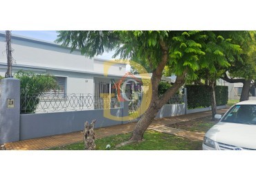 Casa en Ezpeleta - Venta